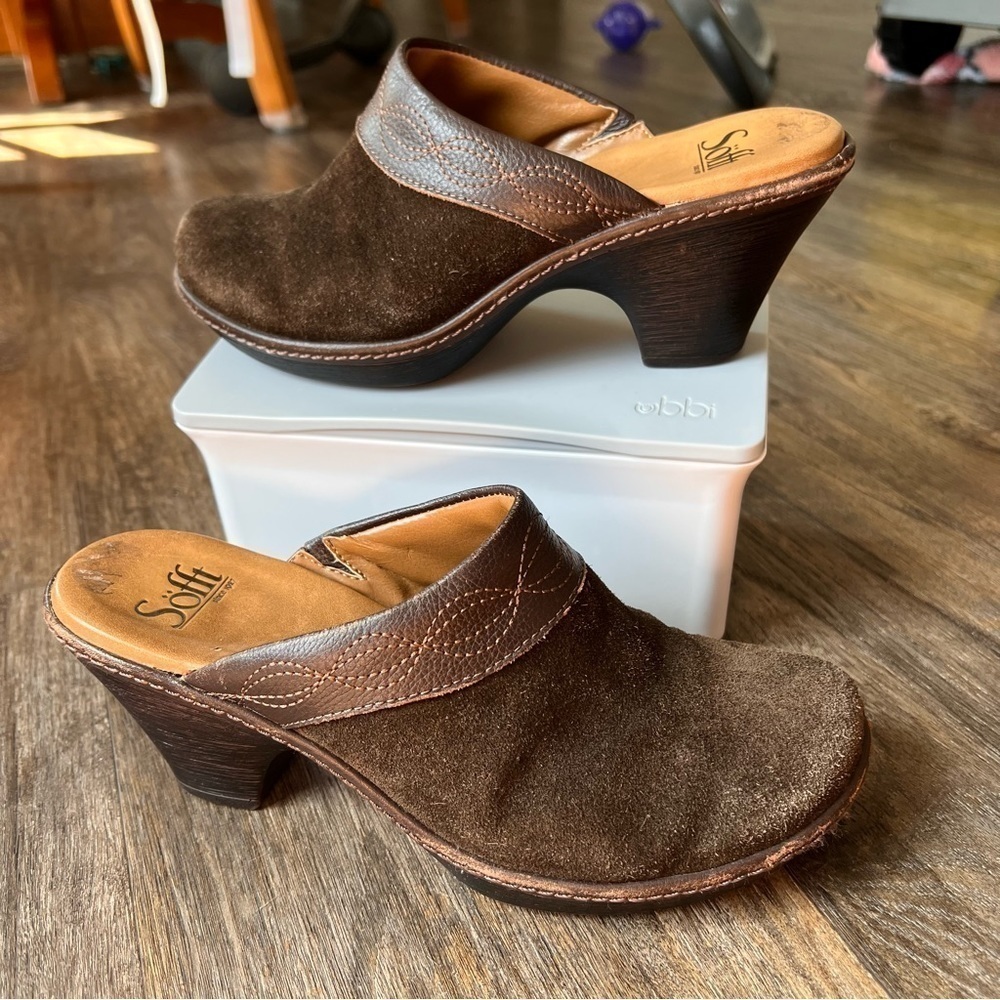 Sofft Women’s Brown Leather Suede Slip On Clog Mule 8M Embroidery Detail